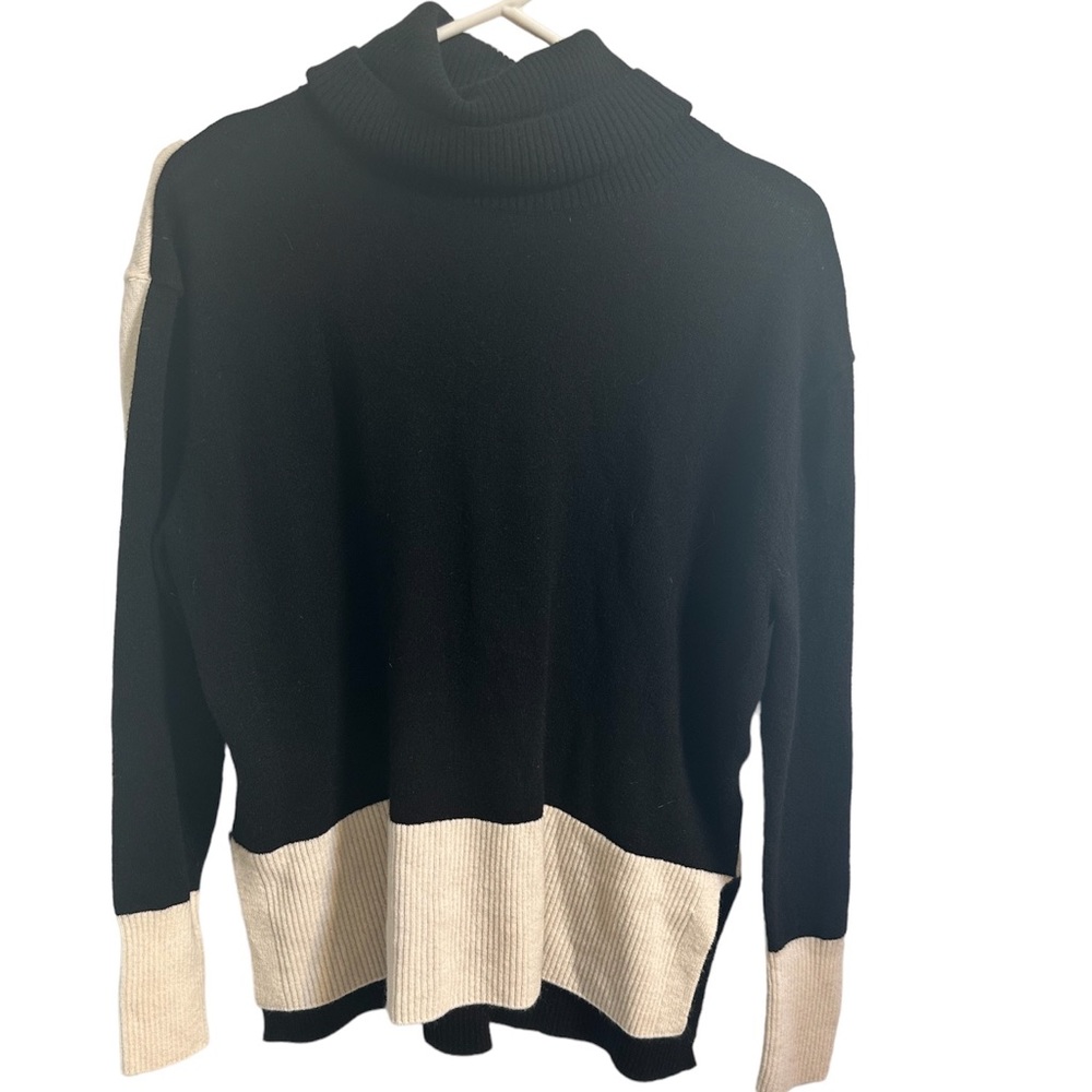 SummerSalt turtleneck sweater. M